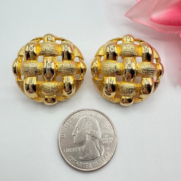 Vintage Basketweave Stud Earrings Gold Tone Chunky Big Heavy 80s Runway Chic - Picture 3 of 8